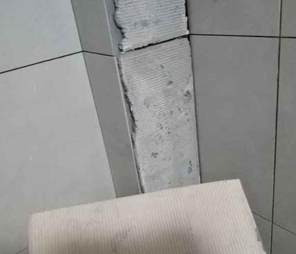 岫岩瓷砖空鼓维修公司分享下厨房瓷砖脱落的补救措施。